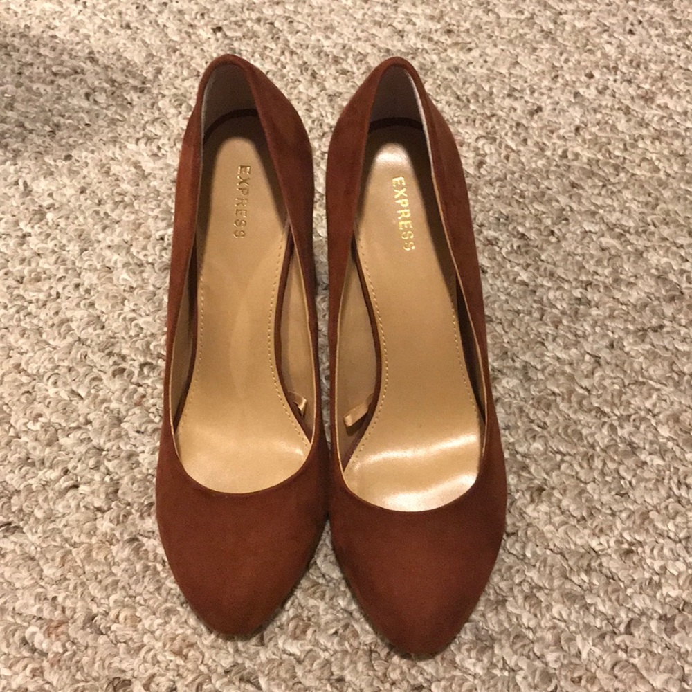 Express suede camel heels